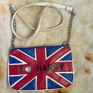I love harry cross purse with British flag